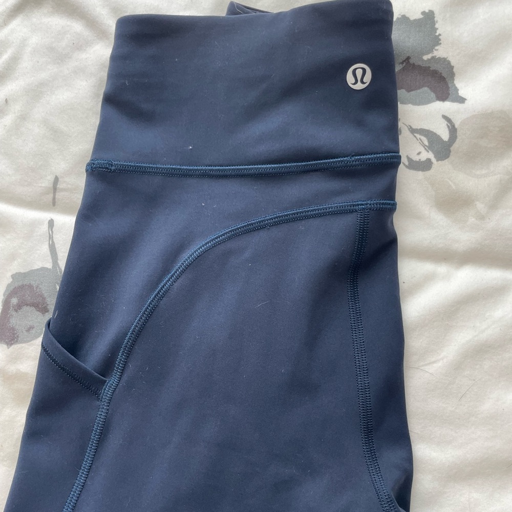 Lululemon Invigorate Tight 25” - Navy - Size 4 - Gently worn excellent condition